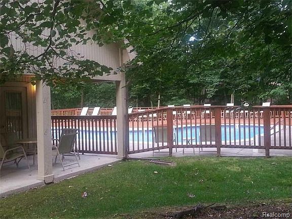 4th image of 7500 Indianwood Trl #1