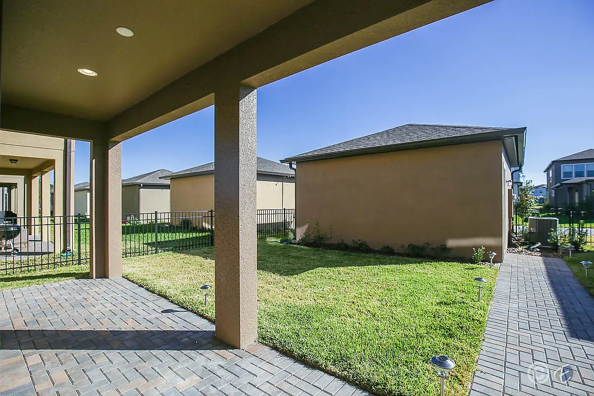 4 bed, 2.5 bath, 2128 sqft, $3,000 — Photo 3