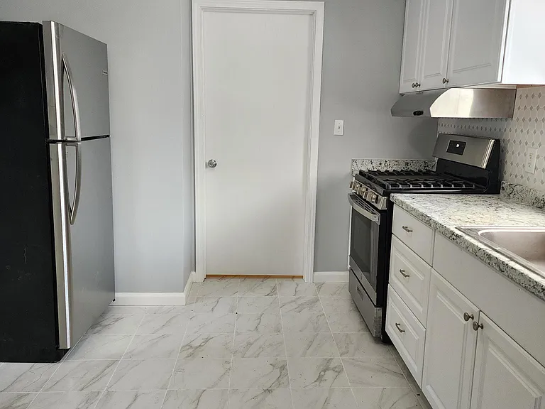 2401 Waltz Ave — Photo 7