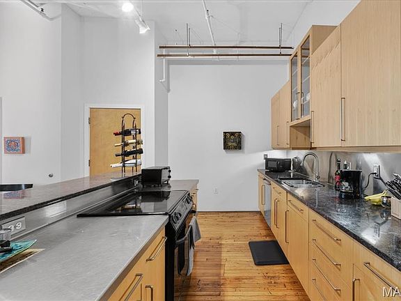 4th image of 1010 Saint Charles St APT 904