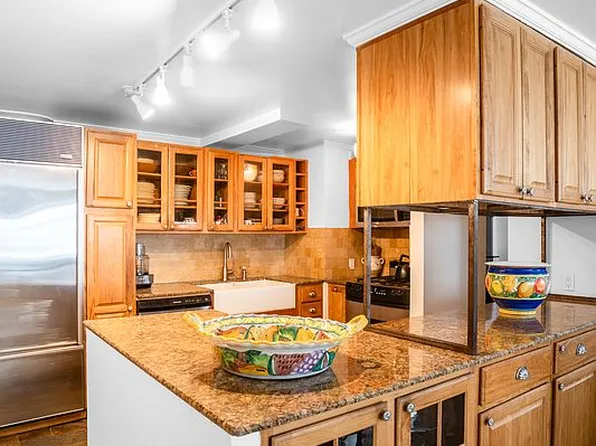 201 E 25th St #2FG, New York, NY 10010