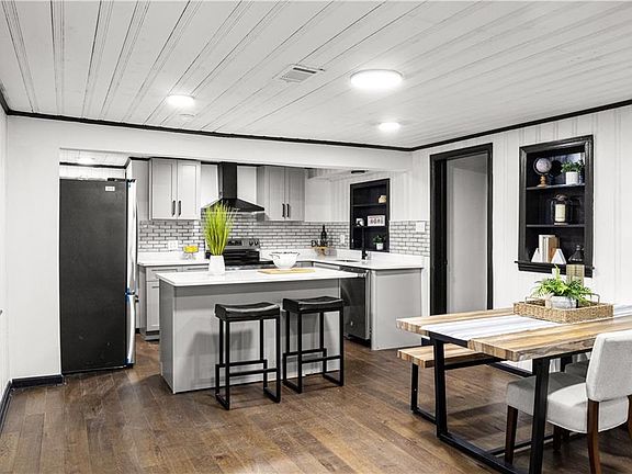 5th image of 582 Martin Rd