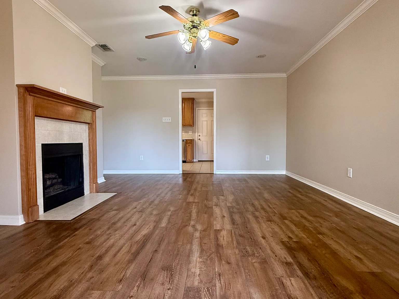 3 bed, 1405 sqft, $1,550 — Photo 4
