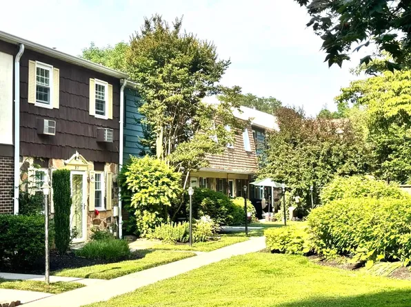 207 Walnut Hill Rd APT B17, West Chester, PA 19382