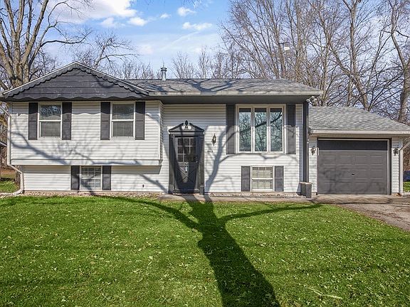 2nd image of 30415 N Meadow Brook Ln