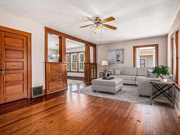 5th image of 604 W Vistula St