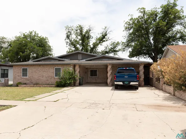 1207 Ortega St, Carlsbad, NM 88220