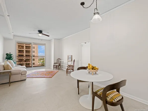 1 Towers Park Ln #813, San Antonio, TX 78209