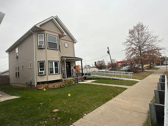 3rd image of 6009 McClellan St
