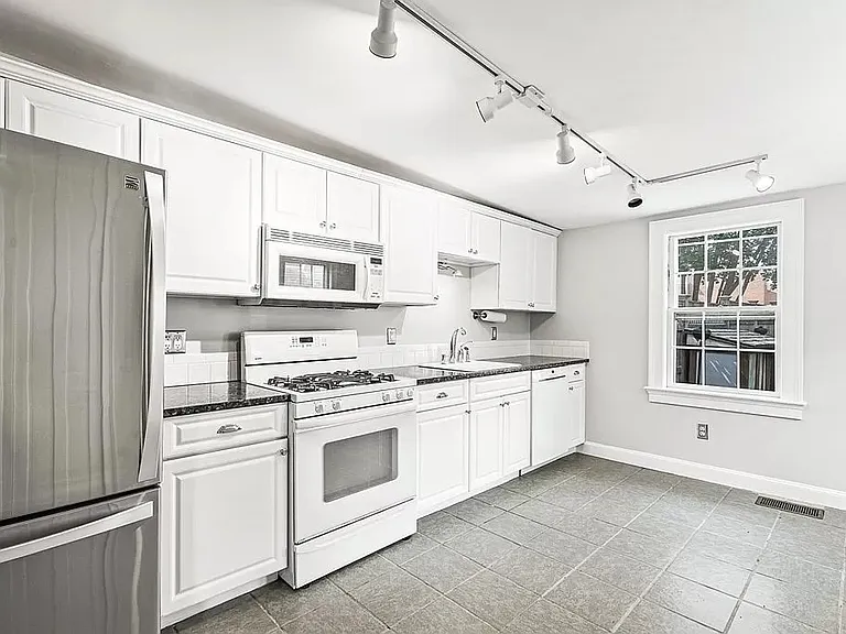 14 Schouler Ct #14 — Photo 2