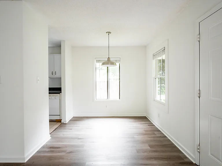 180 Howard St NE #B — Photo 3