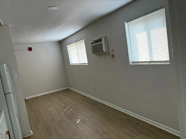 4401 Sheffield Ave #3