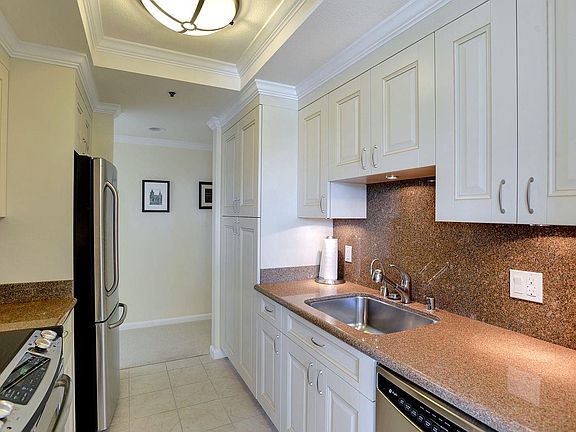 5th image of 1 Baldwin Ave APT 809