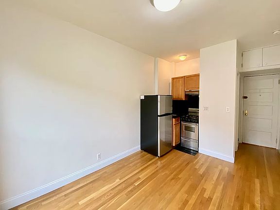 4th image of 9 Montague Ter APT 4D