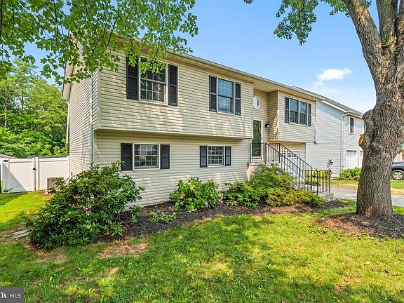 5th image of 1015 Cheryls Ct