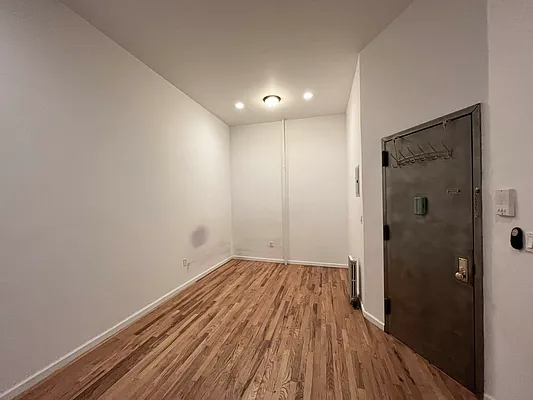 Rented by Parlor Real Estate Corp | media 8