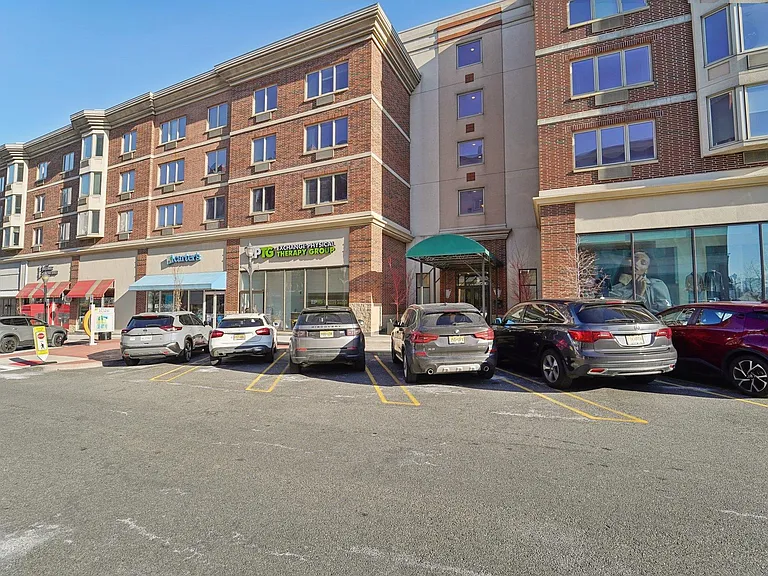 110 The Promenade #1 — Photo 31