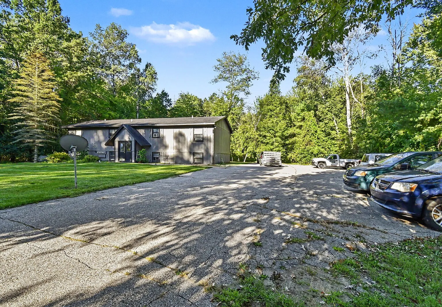 2 bed, 1.0 bath, $900 — Photo 2