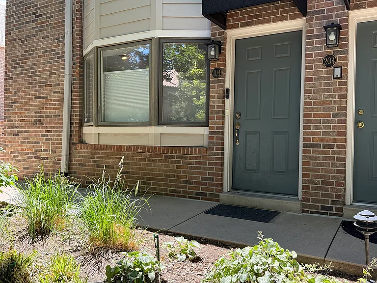221 S Garfield St #104 — Photo 1