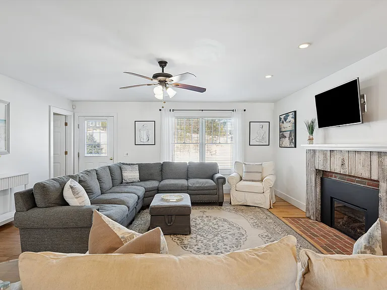 32 Sugar Loaf Rd — Photo 3