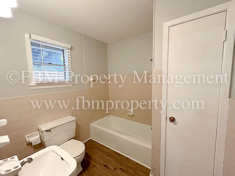 330 W College St #4 — Photo 8