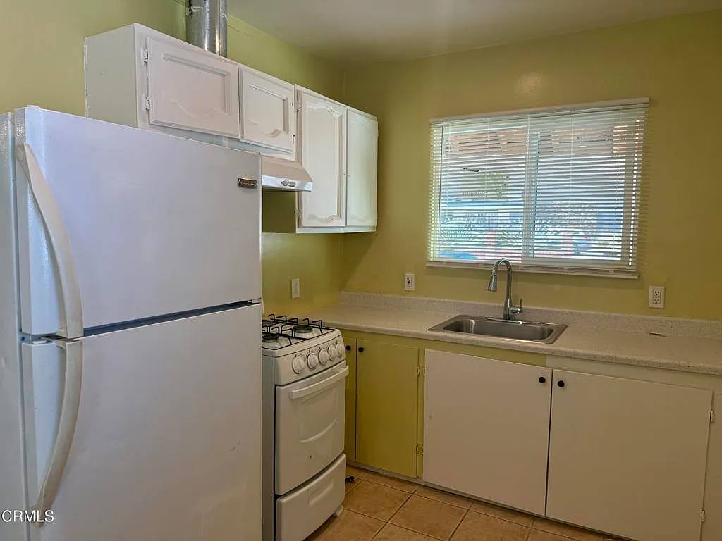 1 bed, 1.0 bath, 450 sqft, $1,800 — Photo 3