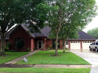 25 Alexander Ct, Angleton, TX 77515