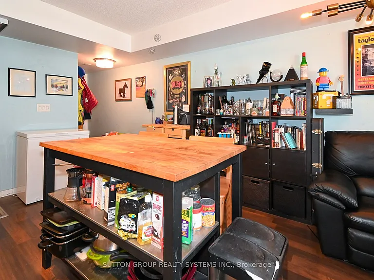 20 Joe Shuster Way #705 — Photo 7