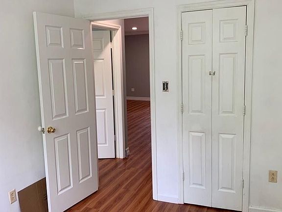 4th image of 823 41st St #2F