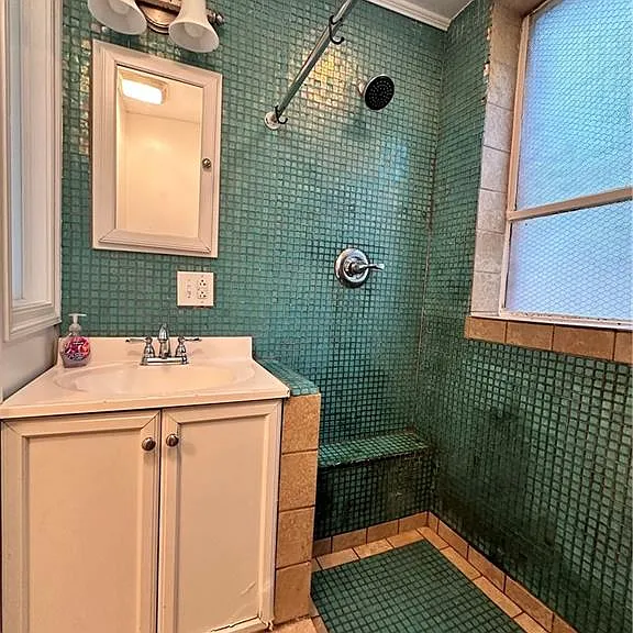 229 Howard St NE — Photo 12