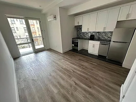 Building Photo - 440 E 115th St #3B