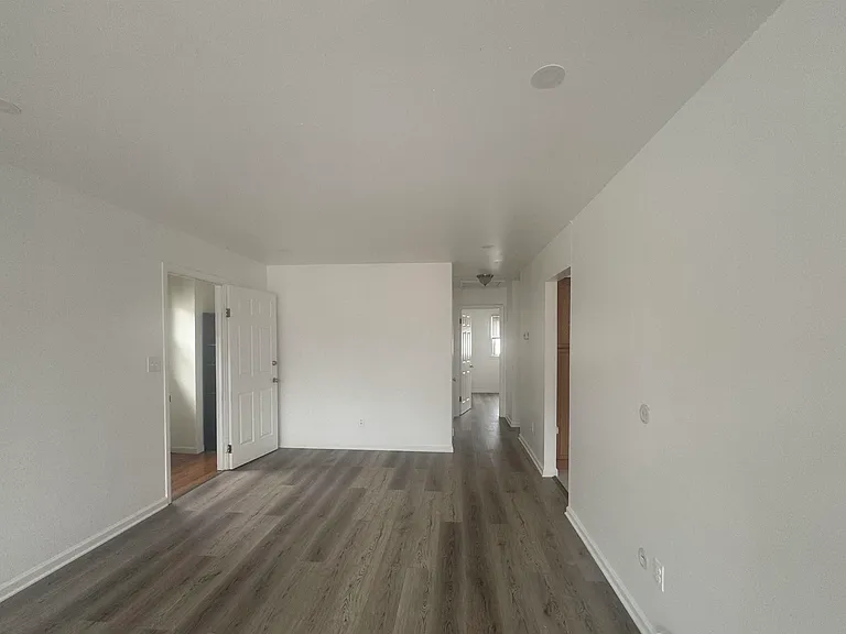 121 Mallory Ave #3 — Photo 9