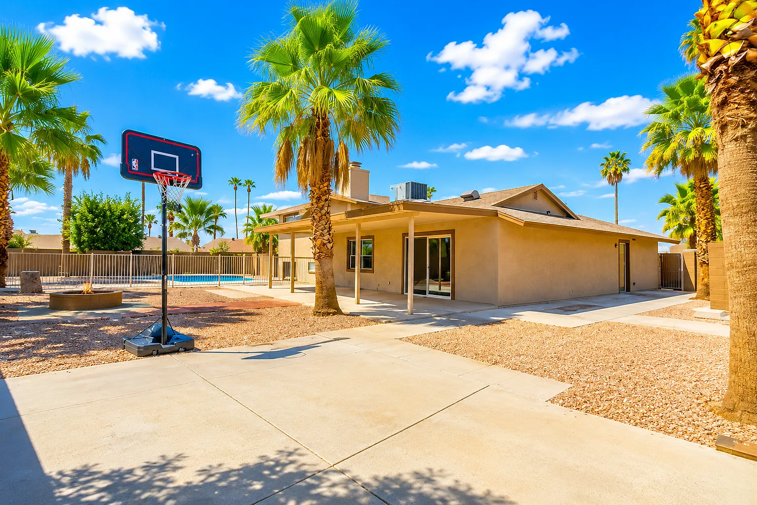6 bed, 4.5 bath, 3131 sqft, $1,100 — Photo 3