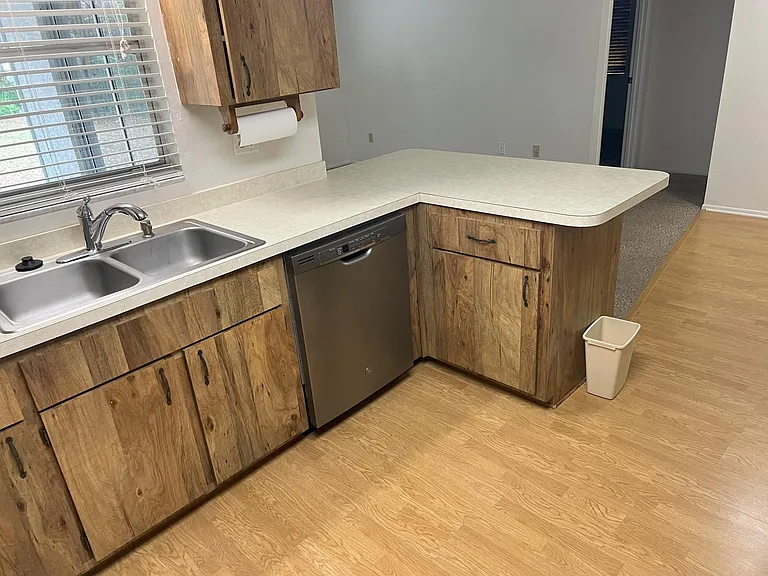 Kitchen showing D/W