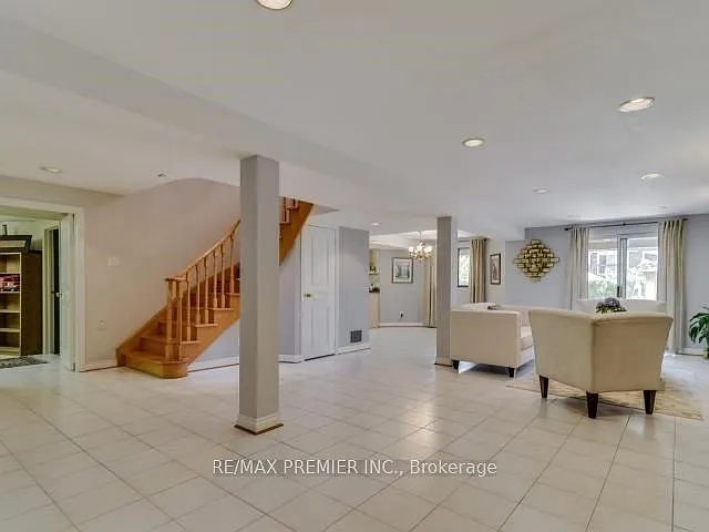 29 Carmen Cres — Photo 13