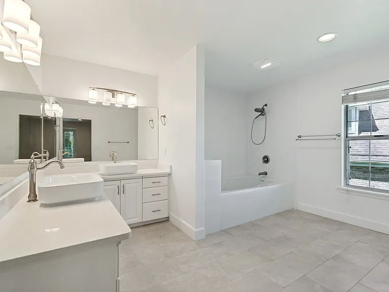 1241 Cambridge Ct — Photo 9