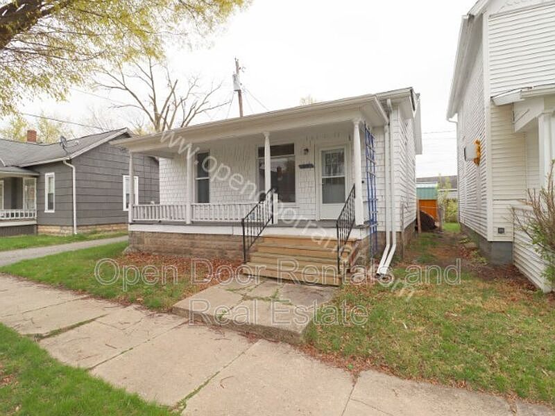 1st image of 419 W Mitchell St