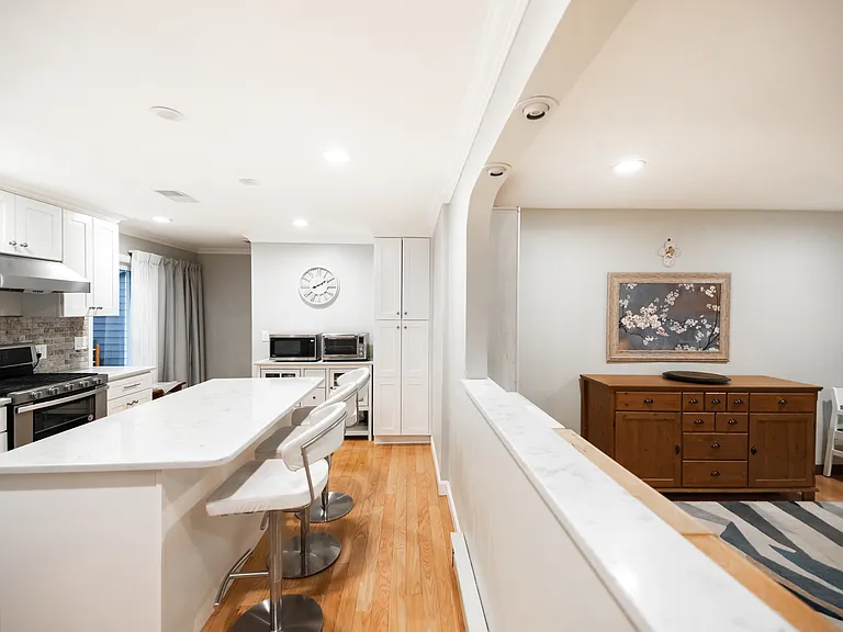 384 Walnut St — Photo 9