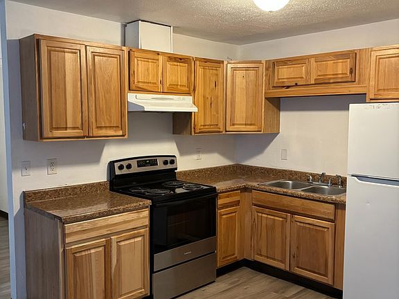 2nd image of 138 N Klevin St
