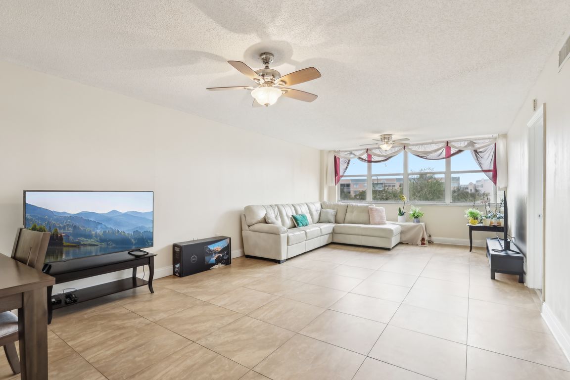 NW 24th Pl 310-005.jpg