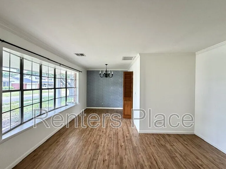 9022 E 30th St — Photo 3