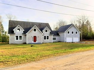 43 Kilkenny Cove Rd, Hancock, ME 04640