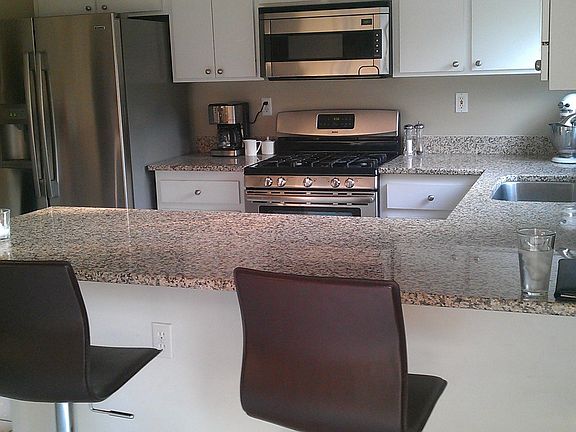 BEAUTIFUL GRANITE COUNTERTOPS