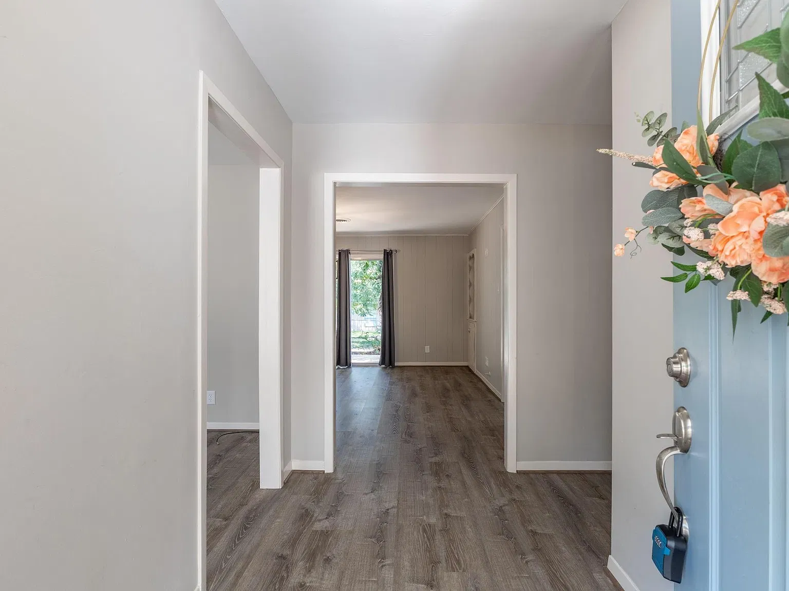 3 bed, 2.0 bath, 1427 sqft, $1,850 — Photo 3