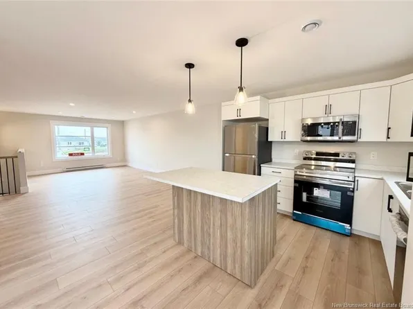 190 Ernest St, Dieppe, NB E1A 4T2