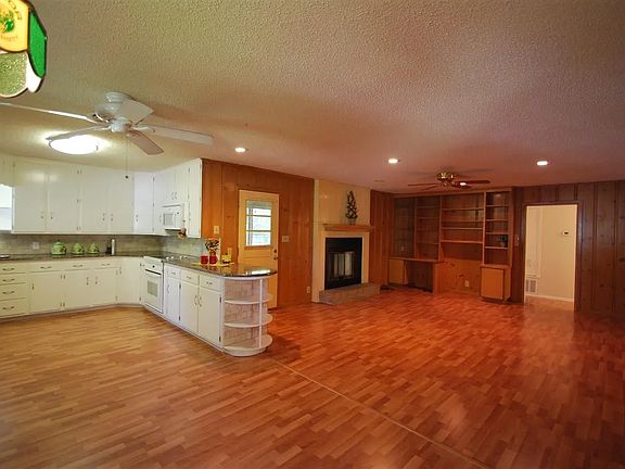 3rd image of 2120 Belmont Dr