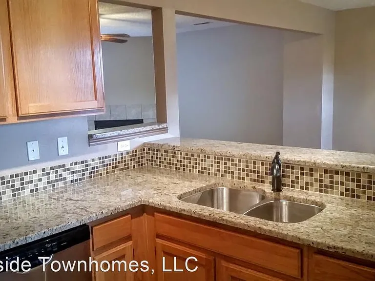 Courtside Townhomes — Photo 2