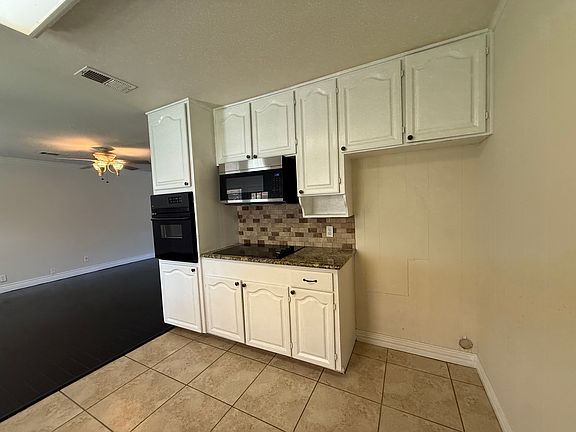 5th image of 1135 Park Center St