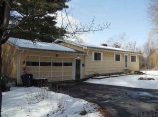 22 Pine St, Hoosick Falls, NY 12090