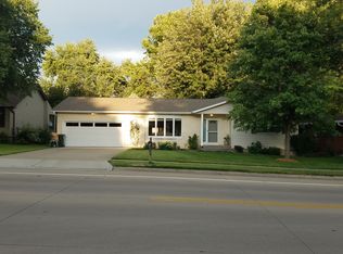 1202 Sunset St, Iowa City, IA 52246